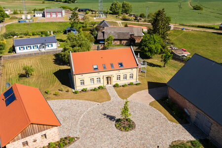 Gutshof Liepe: Außenansicht mit Vorhof