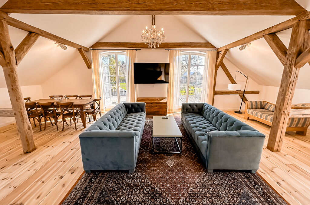 Gutshof Liepe - Ferienwohnung im 1. Obergeschoss - Wohn- und Essbereich 