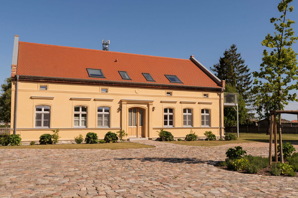 Gutshof Liepe - Außenansicht mit Vorhof