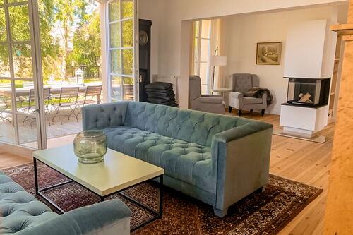 Gutshof Liepe - Ferienwohnung im Erdgeschoss Wohnbereich und Terrasse
