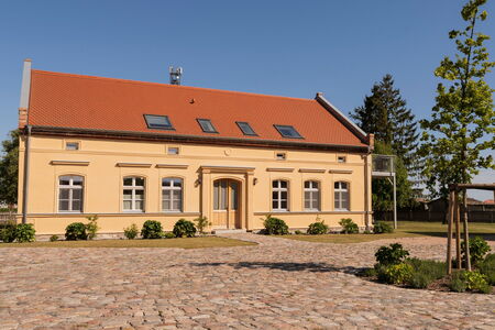 Gutshof Liepe: Außenansicht und Eingang zum Gutshaus