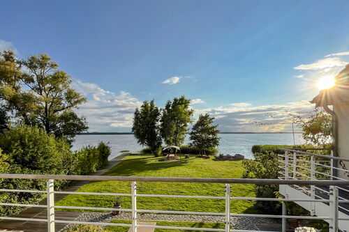 Ferienhaus Peeneblick - Ausblick auf den privaten Garten am Peenestrom 