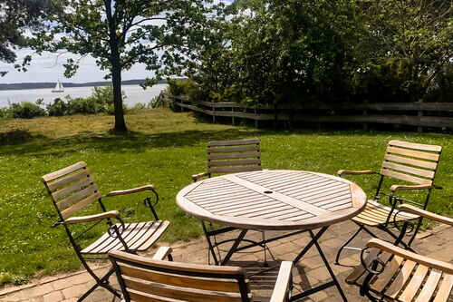 Fischerhaus Barsch - Terrasse und Garten mit Blick auf den Peenestrom