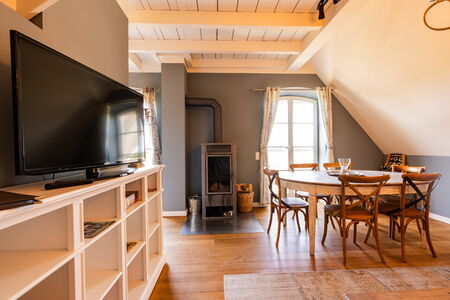 Haus Lerche Appartement 3 - Kamin im Wohnbereich