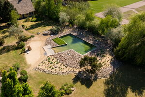 Reetdachhäuser Krienke - Schwimmteich und Gartenanlage