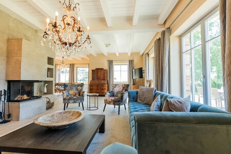 Haupthaus: Wohnzimmer – gemütliche Sitzecke am Kamin