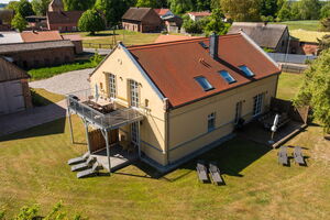 Gutshof Liepe -Außenansicht und Gartenanlage