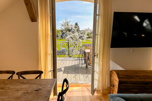Gutshof Liepe - Ferienwohnung im 1. Obergeschoss - Essbereich/Balkon