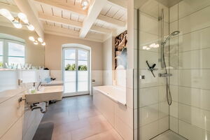 Haus Lerche Appartement 4 -Bad 1