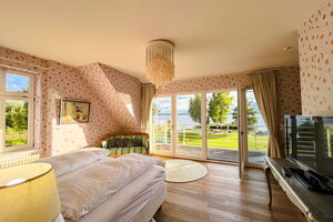 Ferienhaus Peeneblick - Schlafzimmer mit Panoramablick