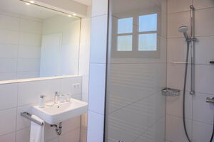 Lerchenhof Haus Storchennest Appartement 4 - Bad mit Dusche und WC