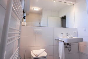 Lerchenhof Haus Storchennest Appartement 4 - Bad mit Dusche und WC