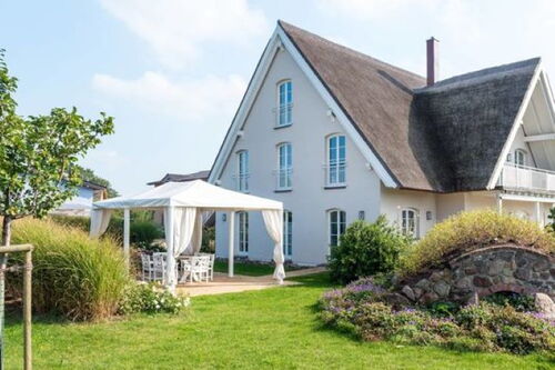 Haus Lerche Appartement 2 - Terrasse des Appartements mit Pavillon